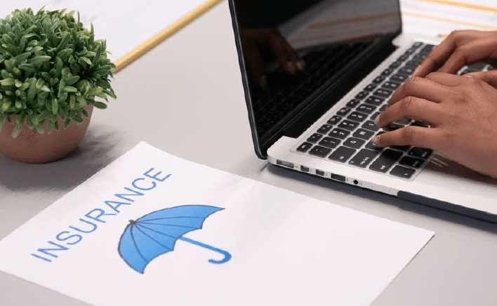 Person searching the internet for umbrella insurance and homeowners insurance in Concord, NC